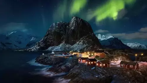 the Northern Lights on the Lofoten Islands 4K Wallpaper