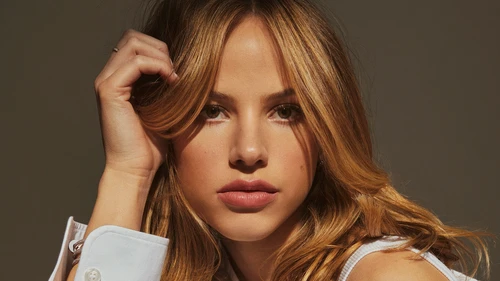 Halston Sage 4K Wallpaper